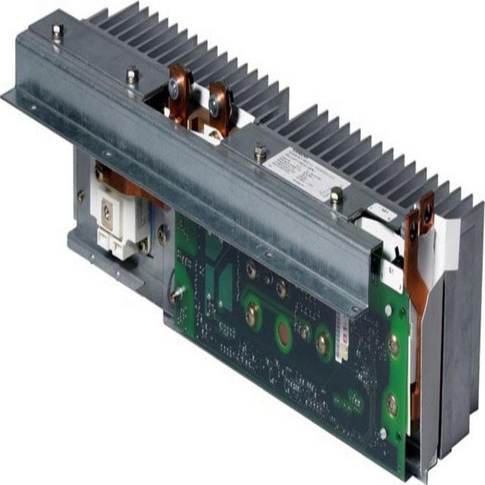 SIEMENS 6SL3300-1AF32-5AA0 SINAMICS BRAKING MODULE INPUT: 860V DC OUTPUT: 250 KW/15S FOR CHASSIS UNIT GX